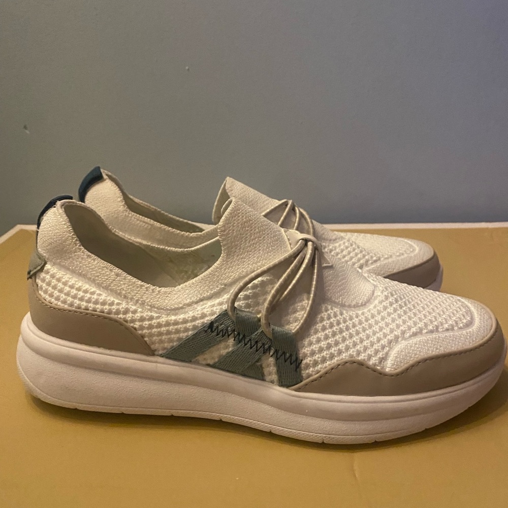 Clark Cloudsteppers Ezera Run Slip On Comfort Loafers Sneakers Taupe Sz 5